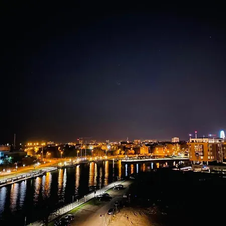 Apartment S&s Chlebova Z Widokiem Na Rzeke Motlawe, Stare